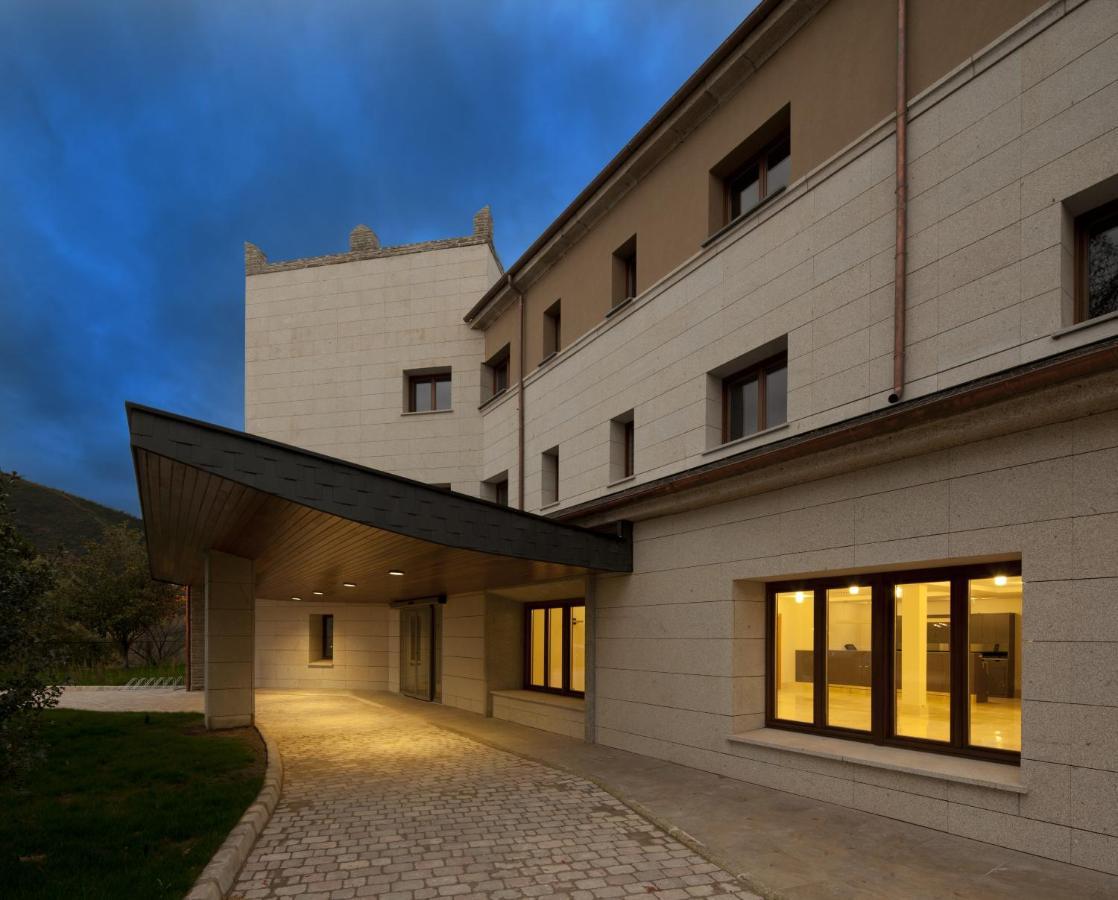 Parador De Villafranca Del Bierzo Exterior photo