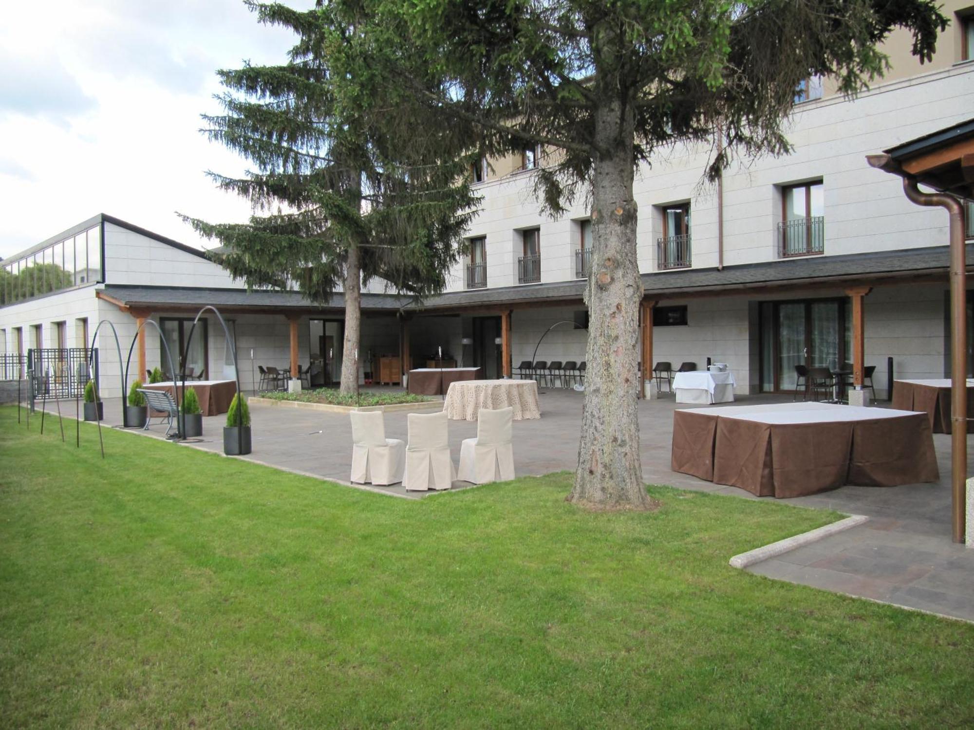 Parador De Villafranca Del Bierzo Exterior photo